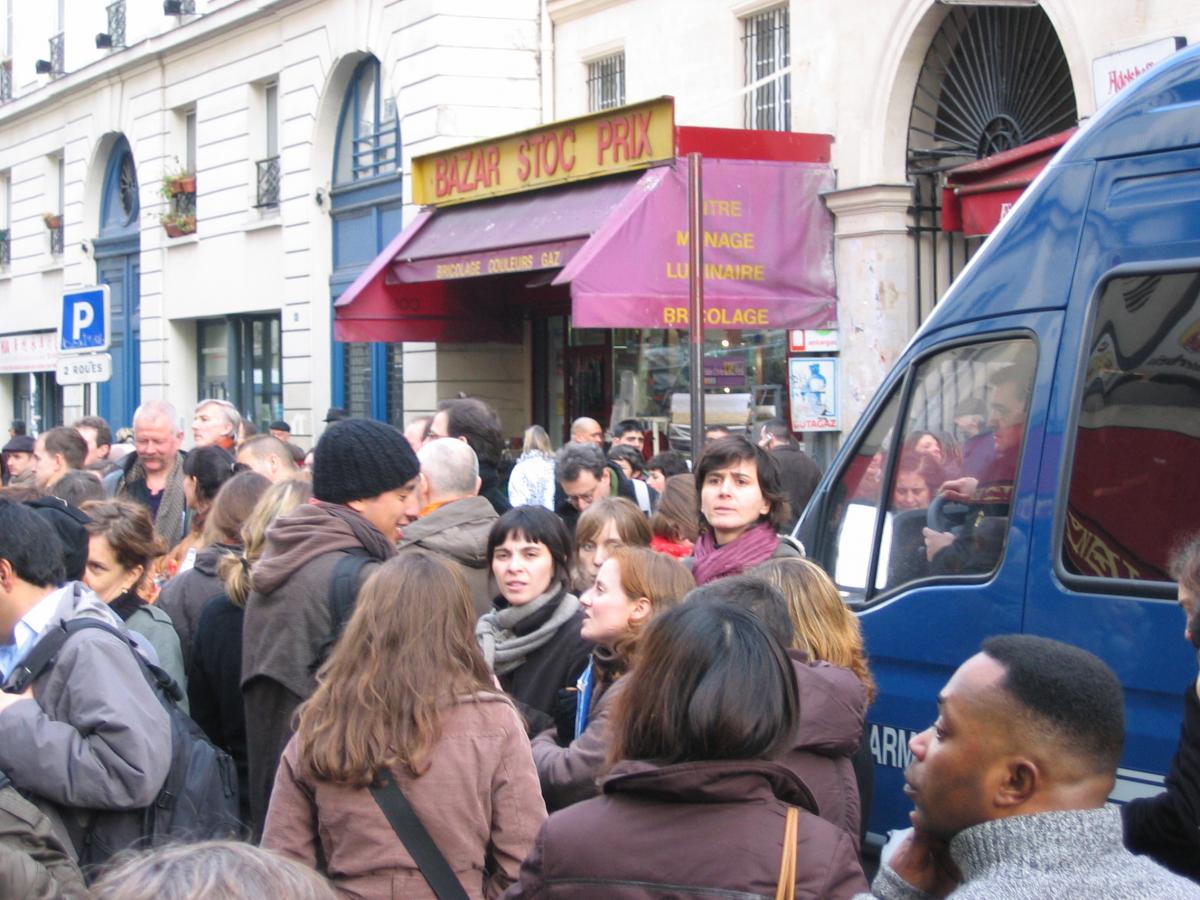 Rassemblement contre le QG de Sarkozy, Paris 10.