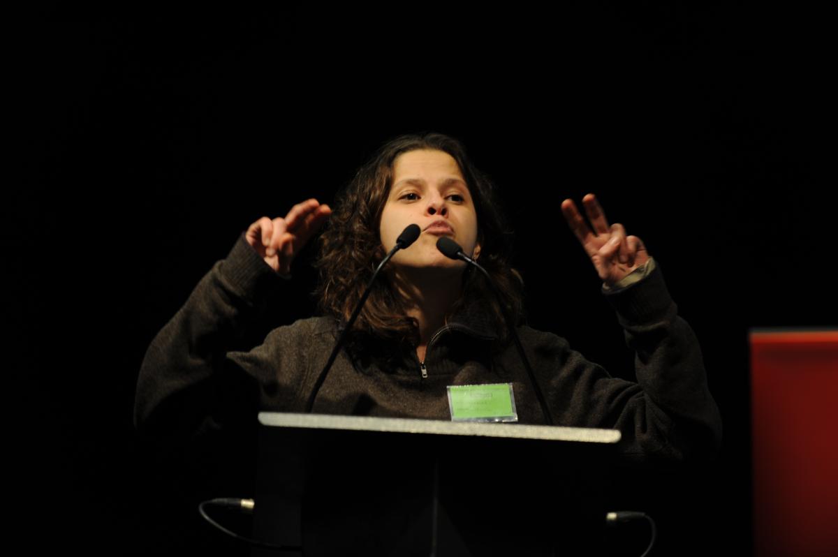 déléguée à la tribune au 1er congrès du NPA