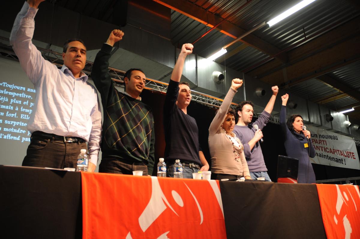 l' internationale chanté au Meeting de solidarité Tunisie Egypte au 1er congrès du NPA