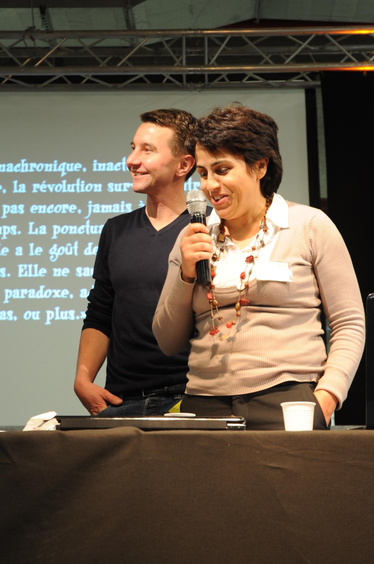 Ahlem Belladj chante l'Internationale en langue Arabe