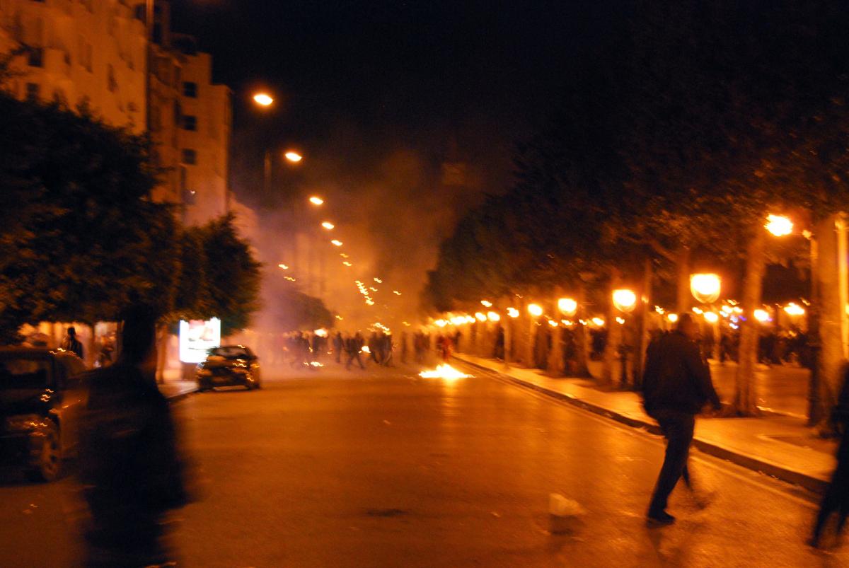Tunis le 25 février 2011, avenue H.Bourgiba, affrontements avec la police