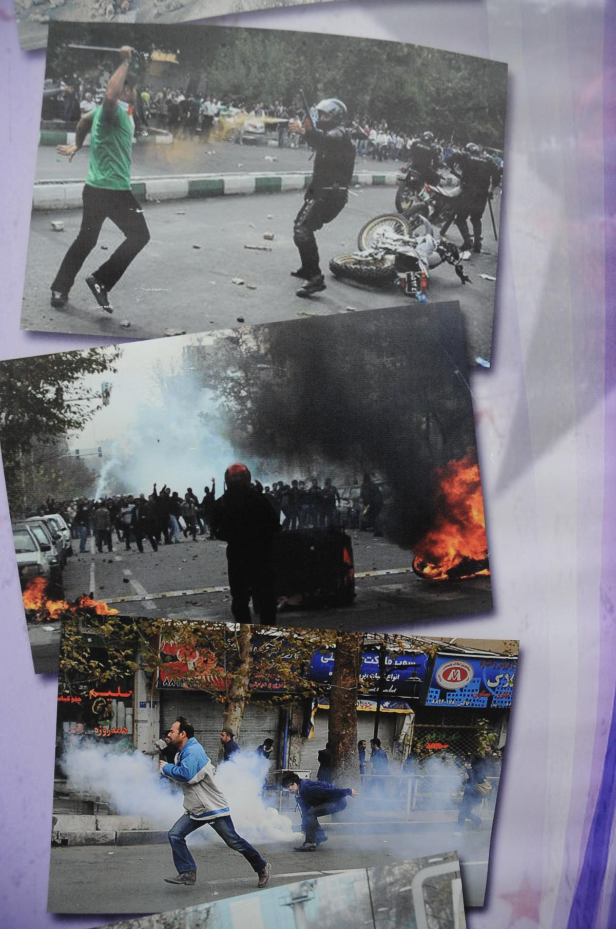 Reproduction de Panneau du Sit-In manifestation depuis 24 jours en soutien du soulèvement du peuple Iranien