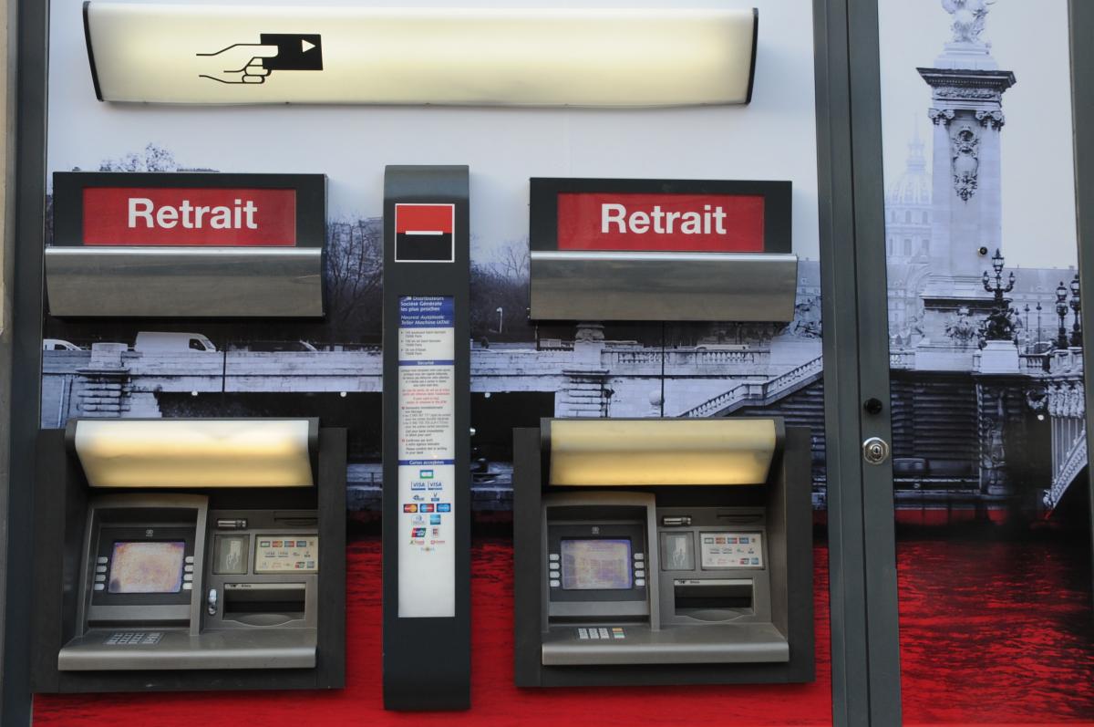 BANQUE retrait distributeur de billets
