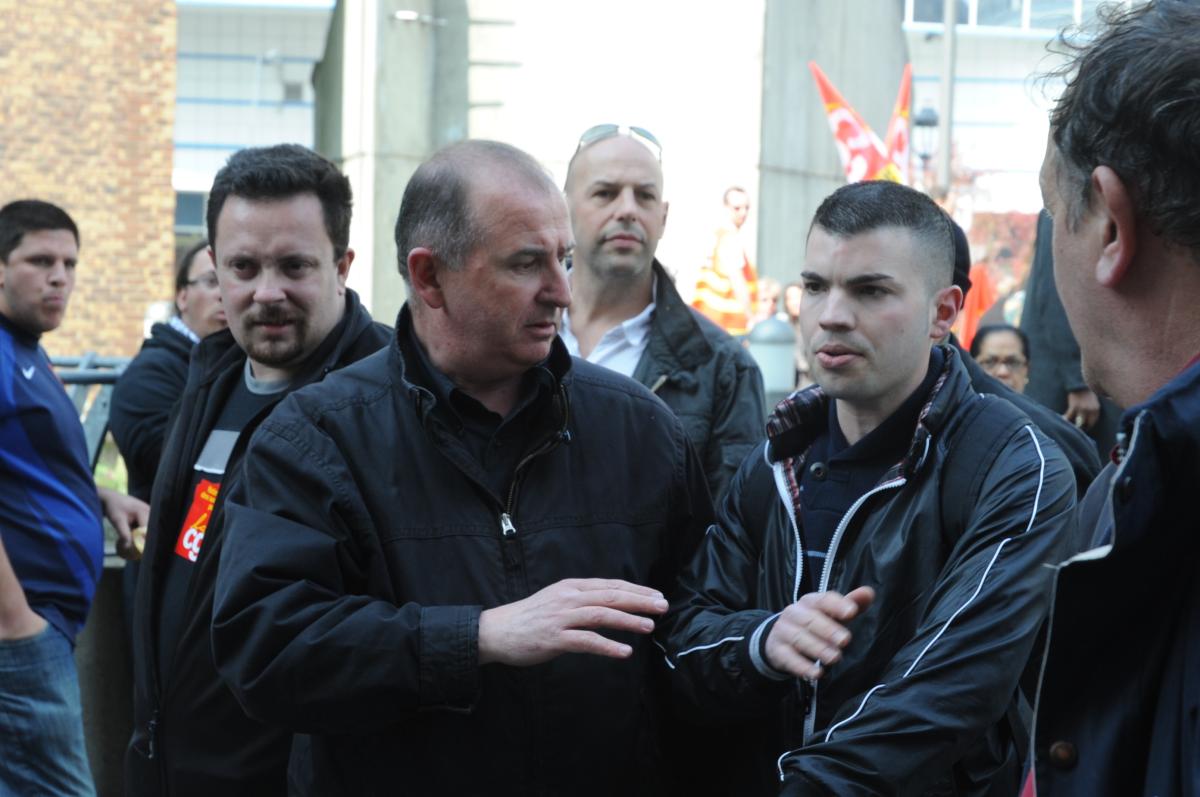 Fabien Engelmann, délégué CGT candidat du FN arrive à la Confédération générale des travailleurs