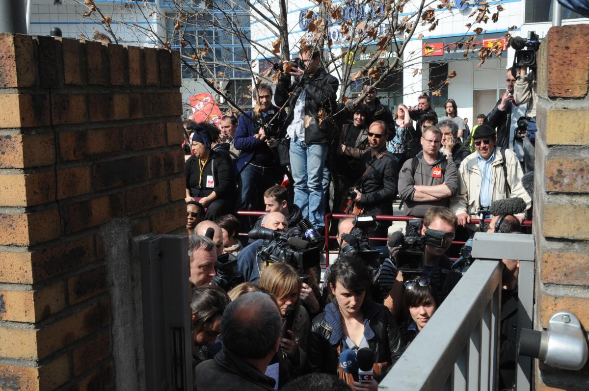Fabien Engelmann, délégué CGT candidat du FN arrive à la Confédération générale des travailleurs
