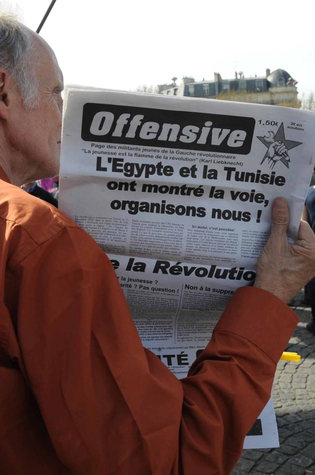 Journal EGALITE page Offensive des militants jeunes de la Gauche Révolutionnaire