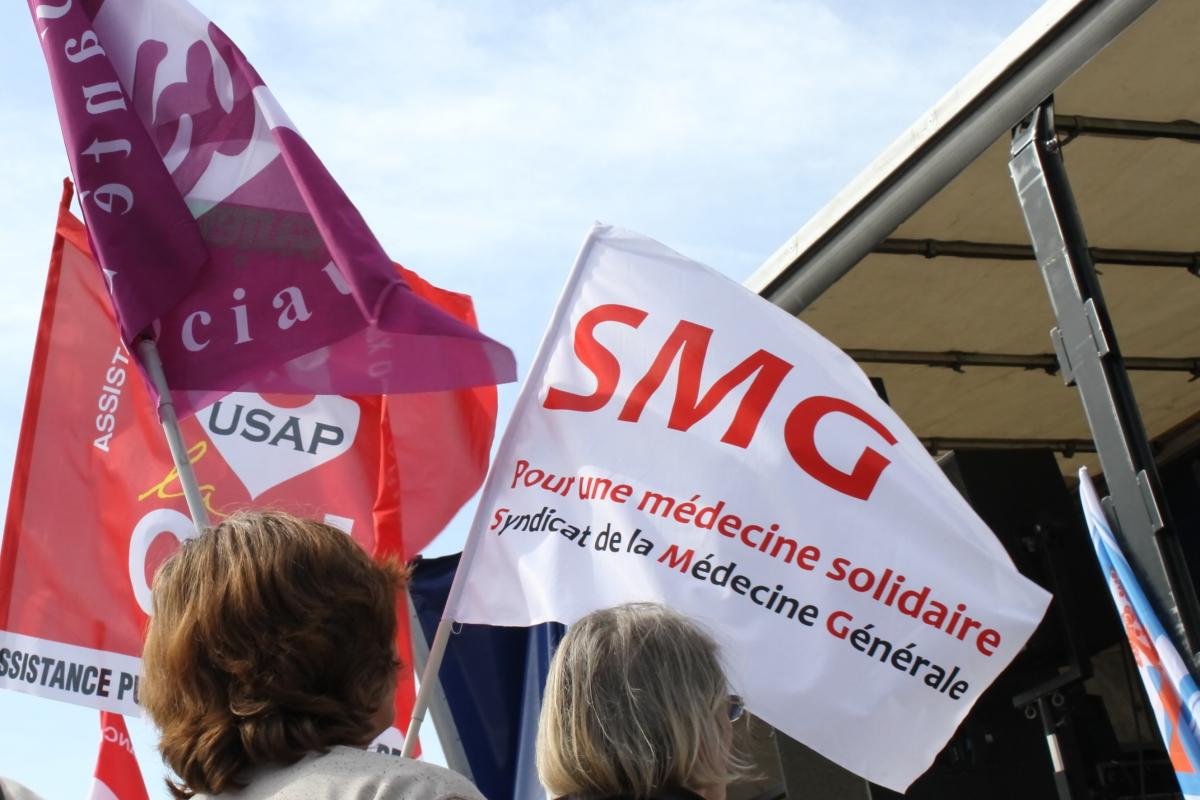 Drapeaux du SMG, SUD et CGT