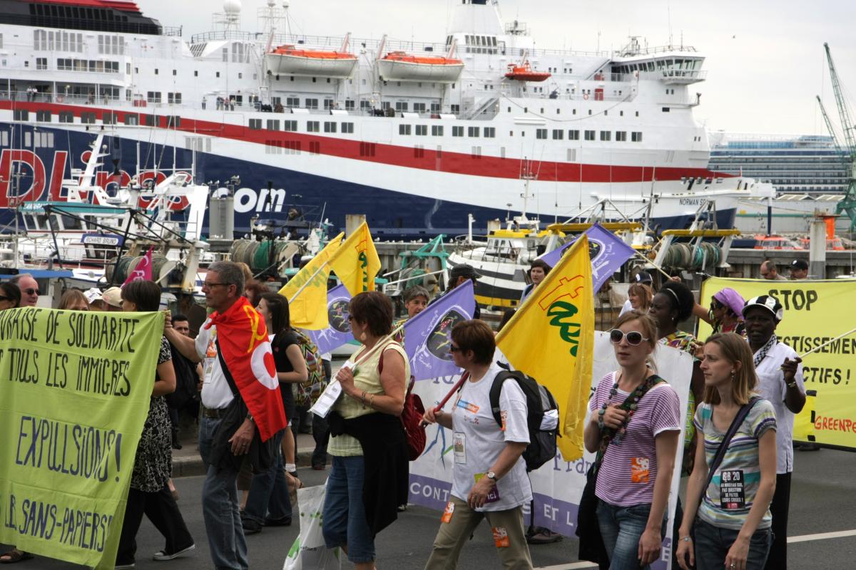cortège marche mondiale des femmes