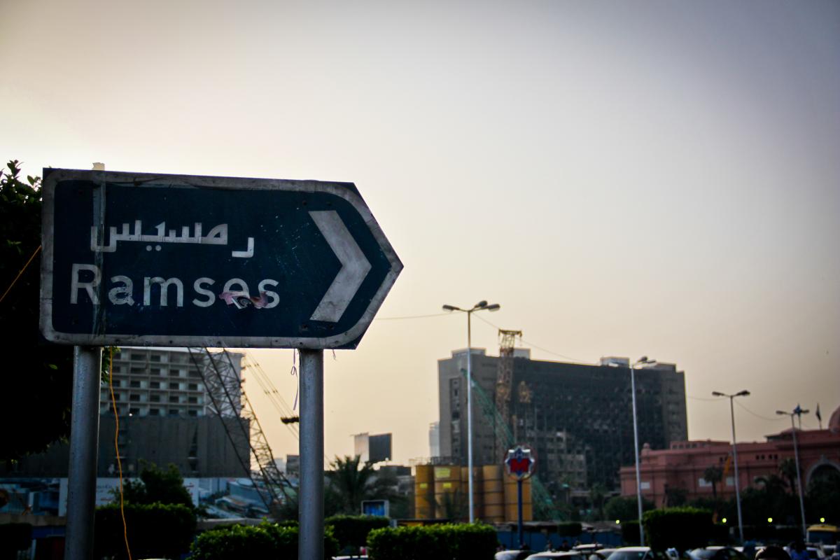 Le siège du PND, près de la place Tahrir, brûlé durant la révolution