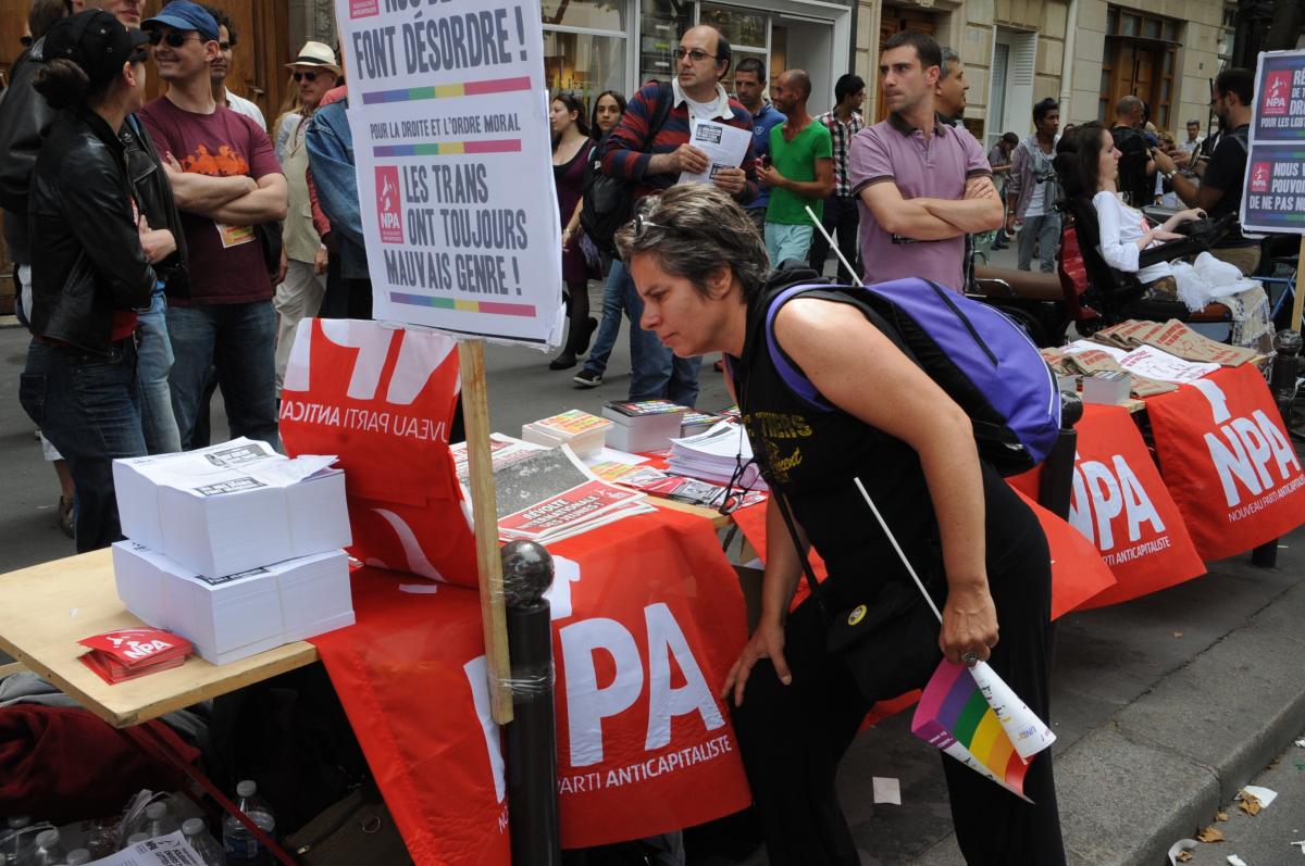 Stand Npa point fixe marche des fiertés