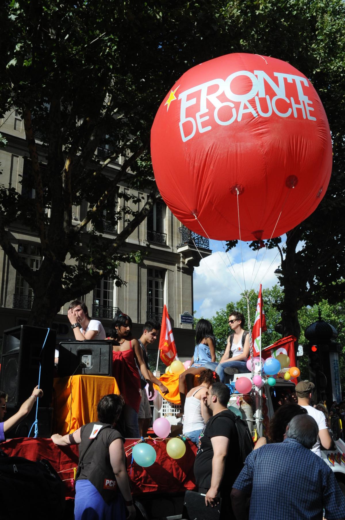 Ballon du Front de Gauche à la marche des fiertés