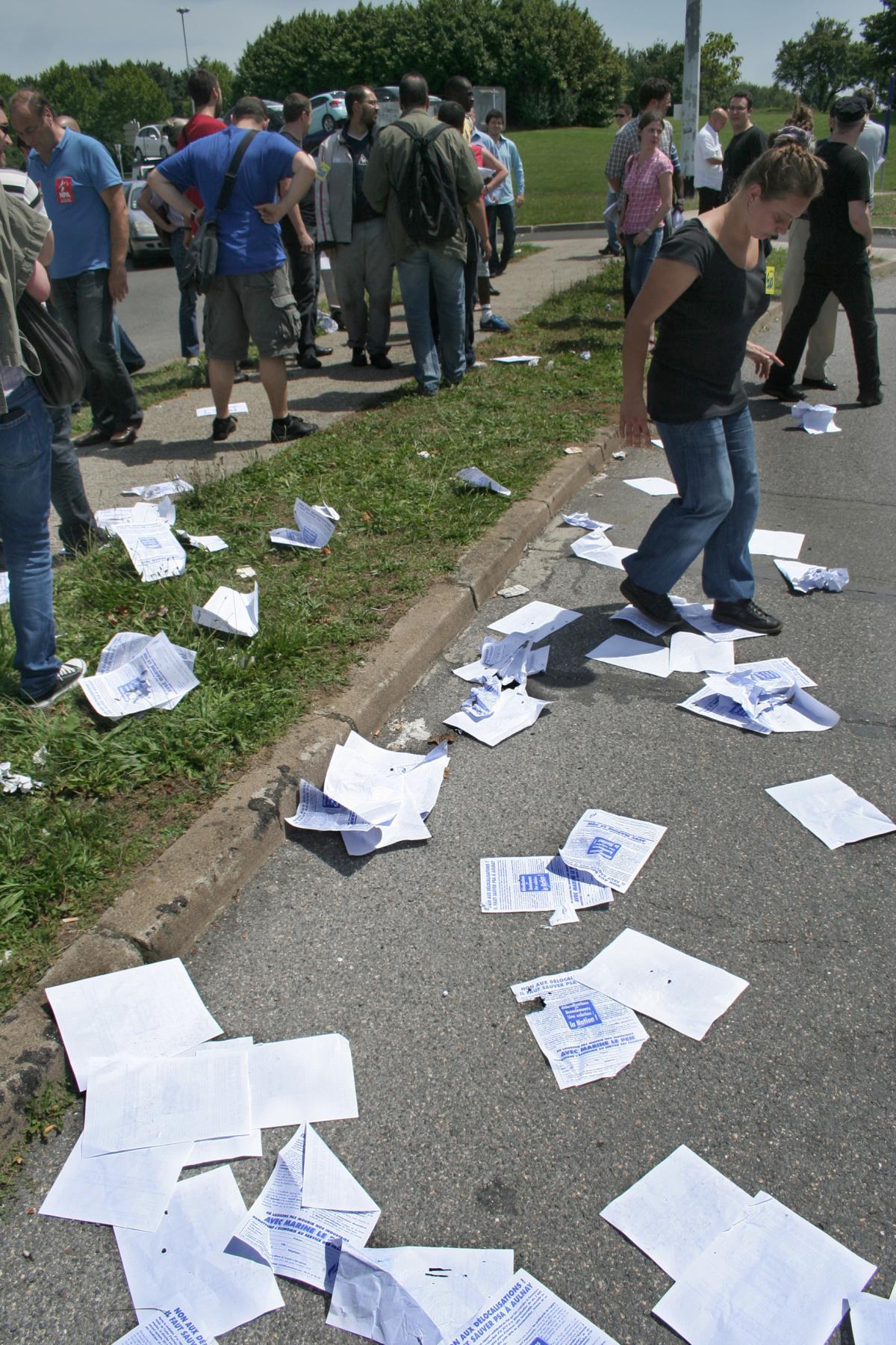 les tracts du FN au sol