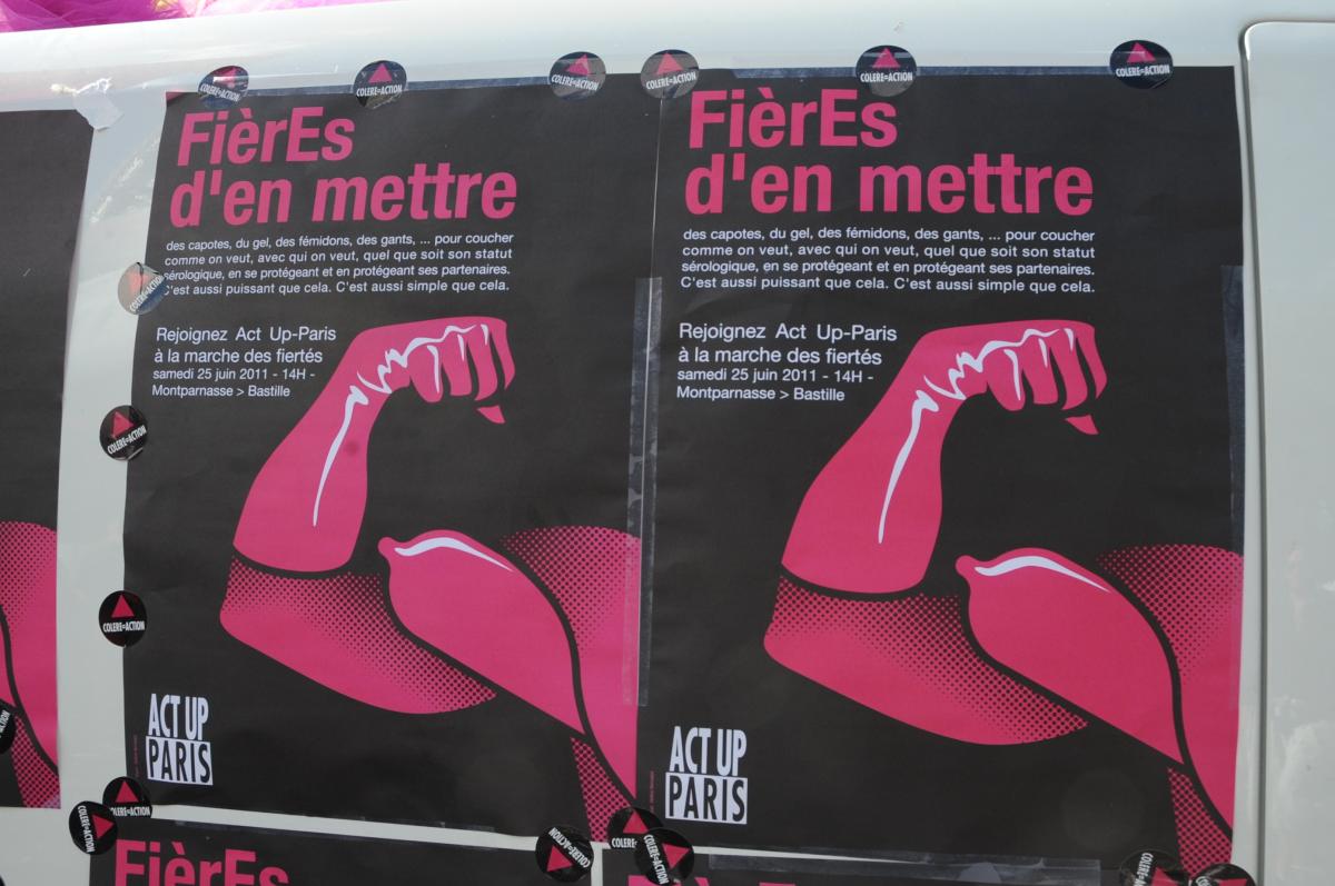 affiche ACT UP! Fières dans mettre
