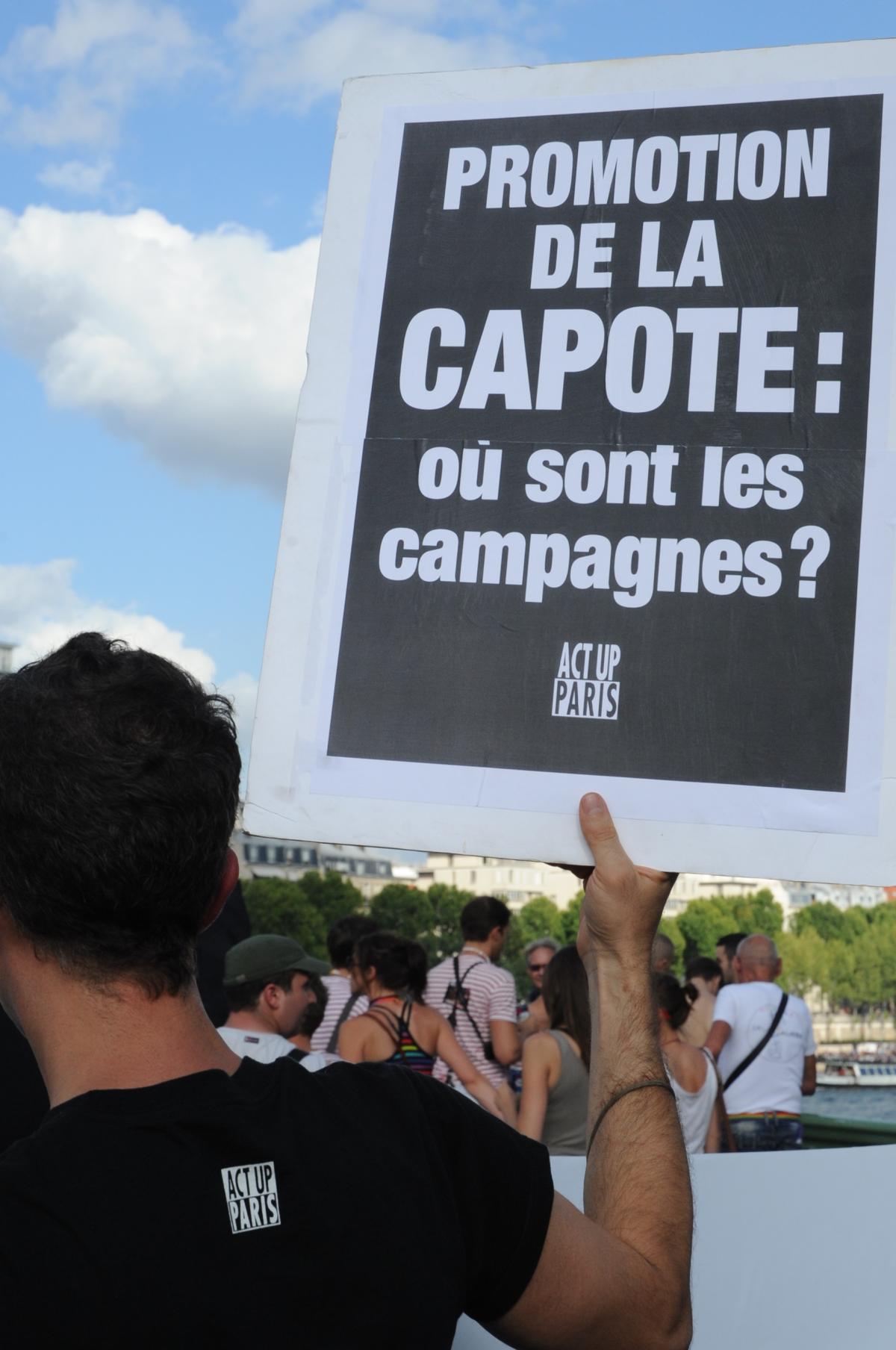 Promotion de la Capote ou sont les campagnes? affichette ACT UP!