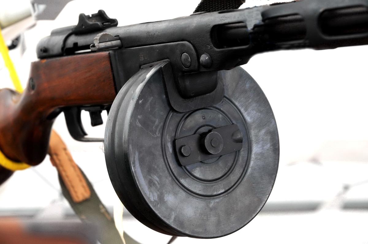 fusil mitrailleur à chargeur camembert