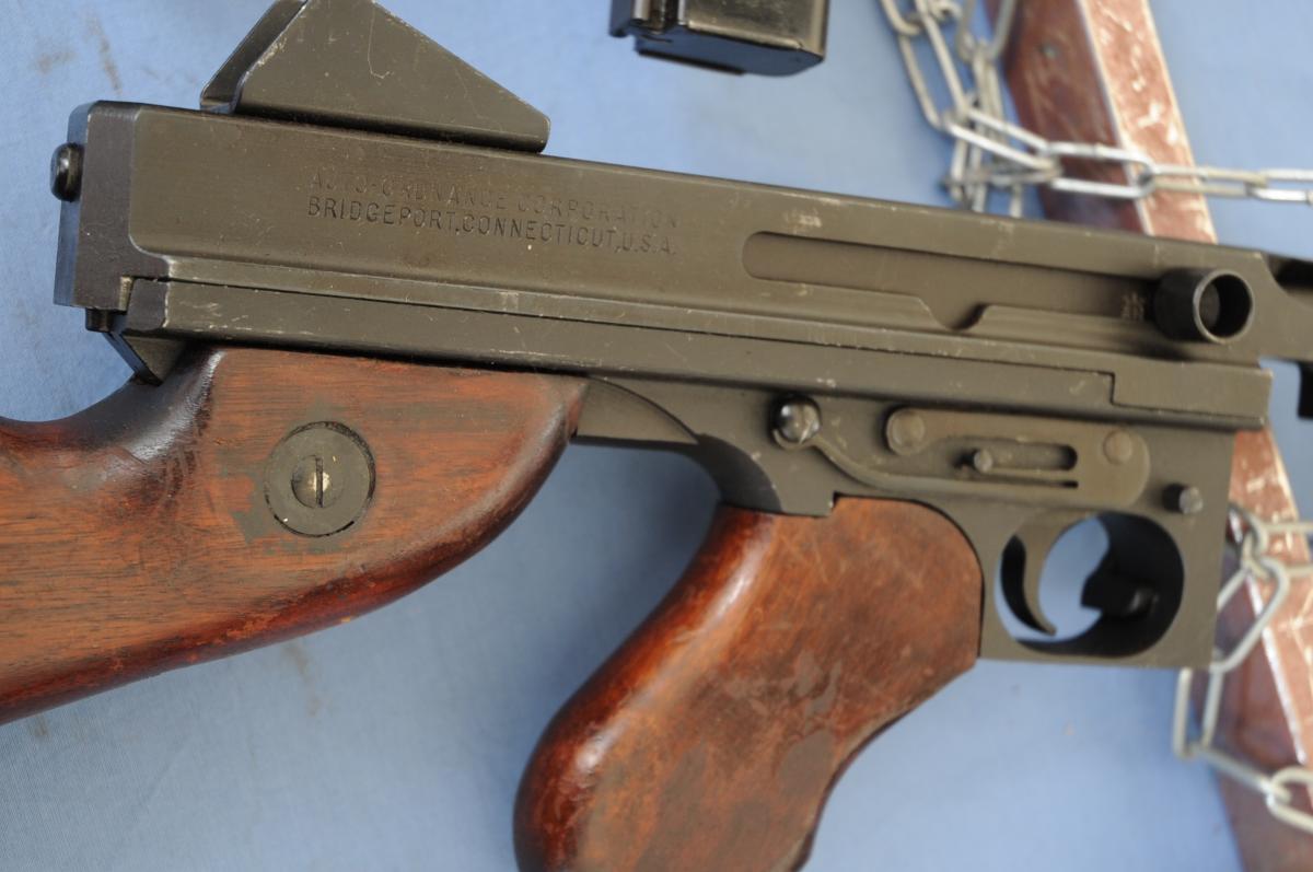 Pistolet mitrailleur THOMPSON modèle M1 US Army 1939 1945 Bridgeport Connecticut