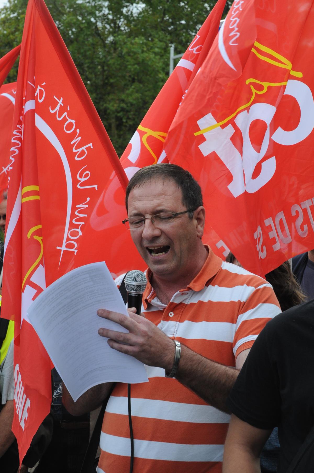 intervenenant Cgt à la conférence de Presse devant le tribunal de Nanterre
