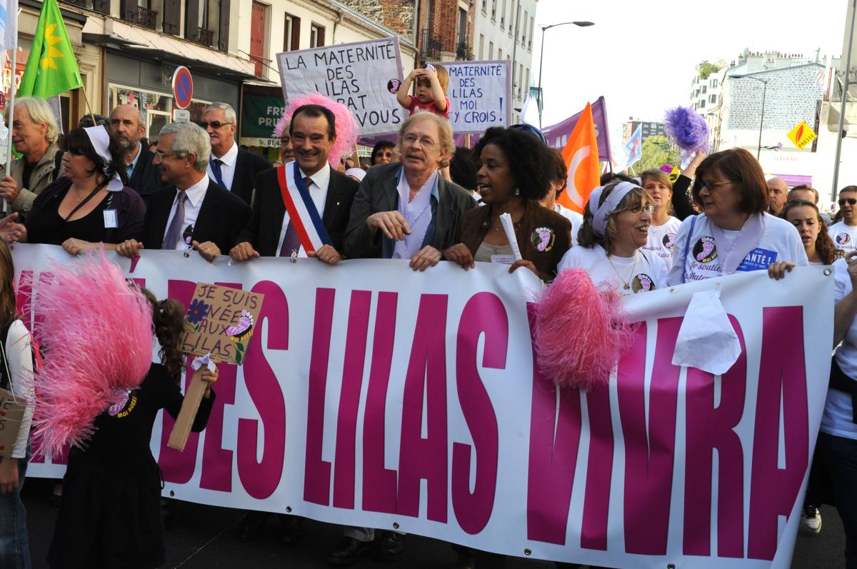 Tête de manifestation la maternité des Lilas vivra