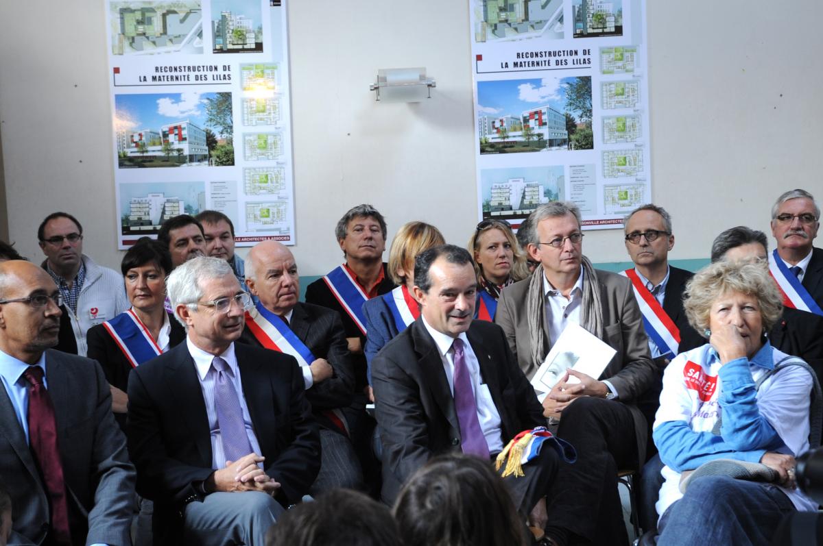 Groupe de personnalités à la conférence de Presse de la Maternité des Lilas.