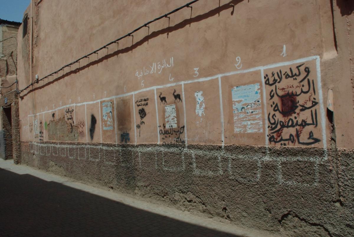 emplacement pour les affichages électoraux dans une rue de Marrakech , le slégislative sauront lieu en novembre mais sont d'ors et deja boycottées par un nombre important de partis.
