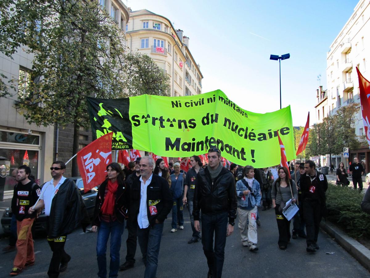 cortège NPA avec Philippe Poutou et Christine Poupin