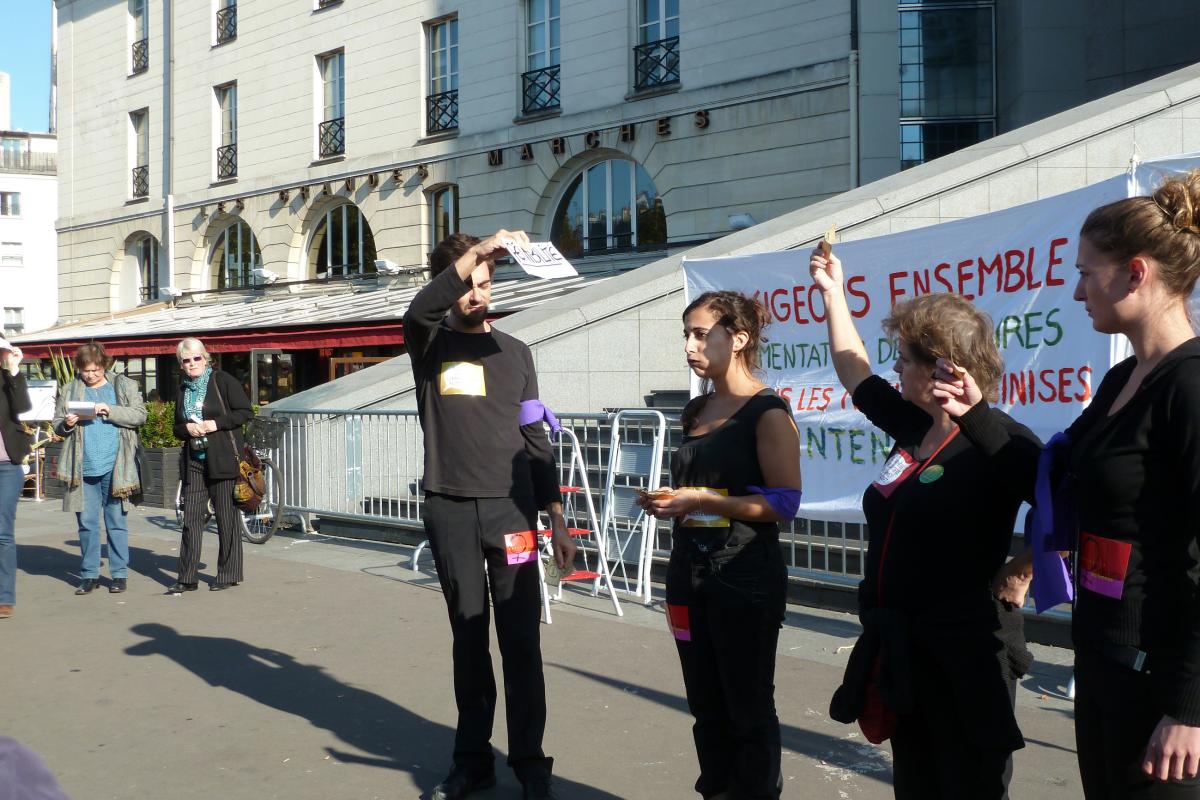 Théâtre de l'opprimé lors du rassemblement pour l'égalité salariale femmes-hommes