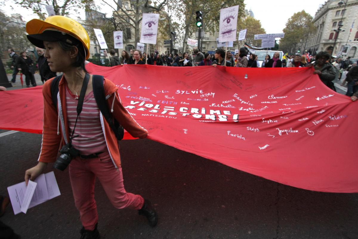banderole Viol Crime Résistons