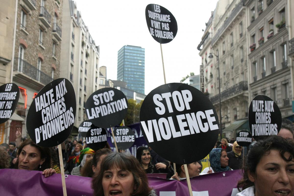 Cortège des femmes kurdes contre la violence