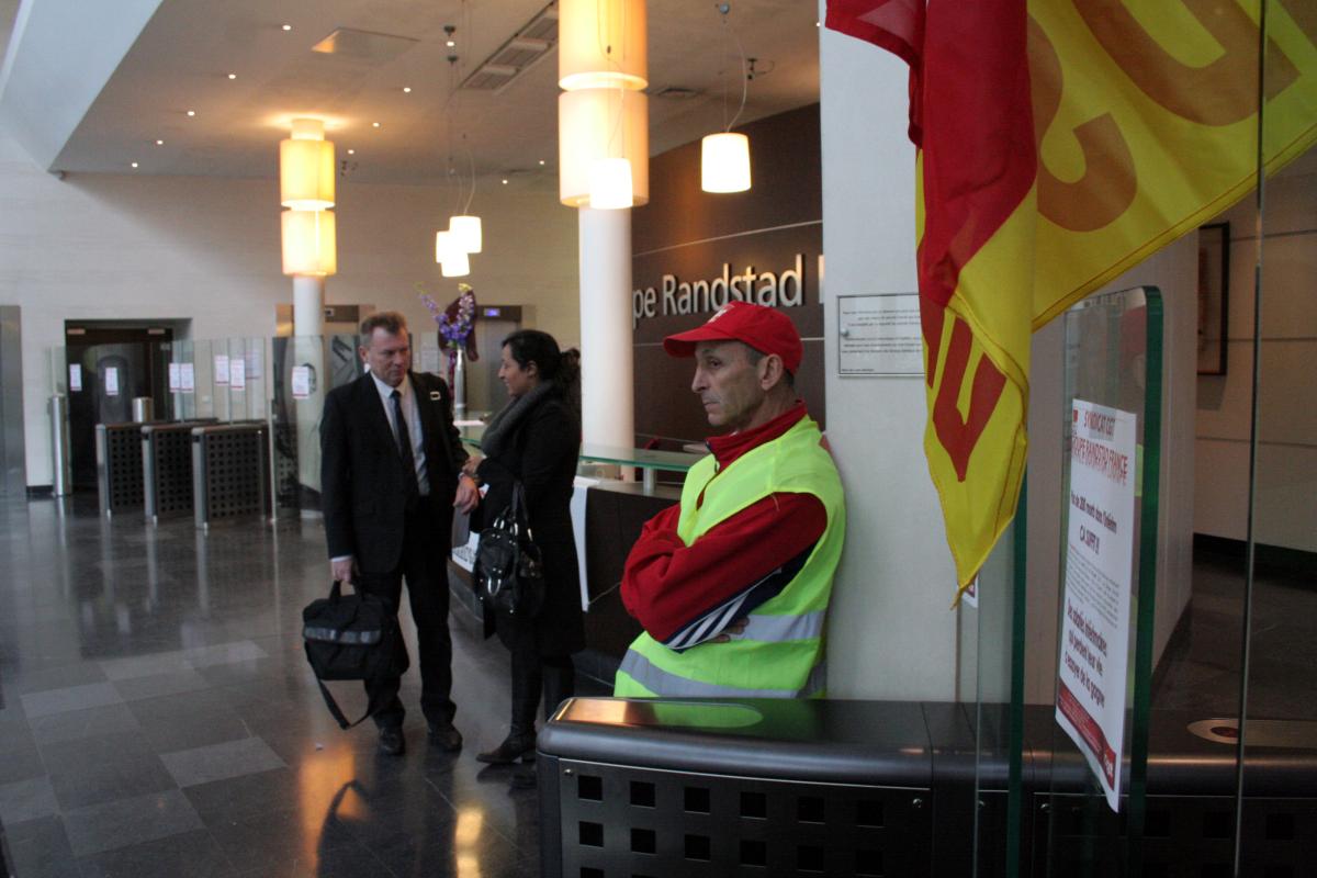 Hall d'entrée et militant CGT