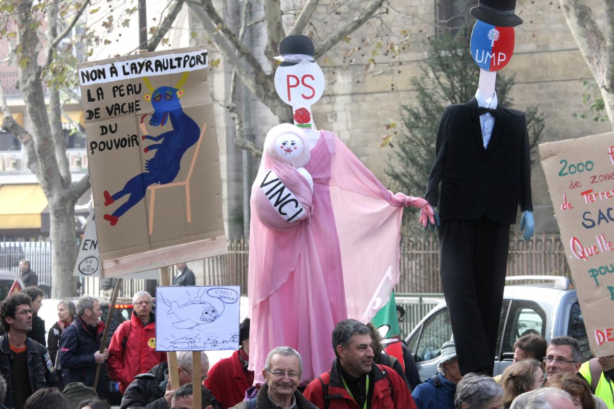 la mariée PS et le marié UMP se donnant la main pour l'aéroport