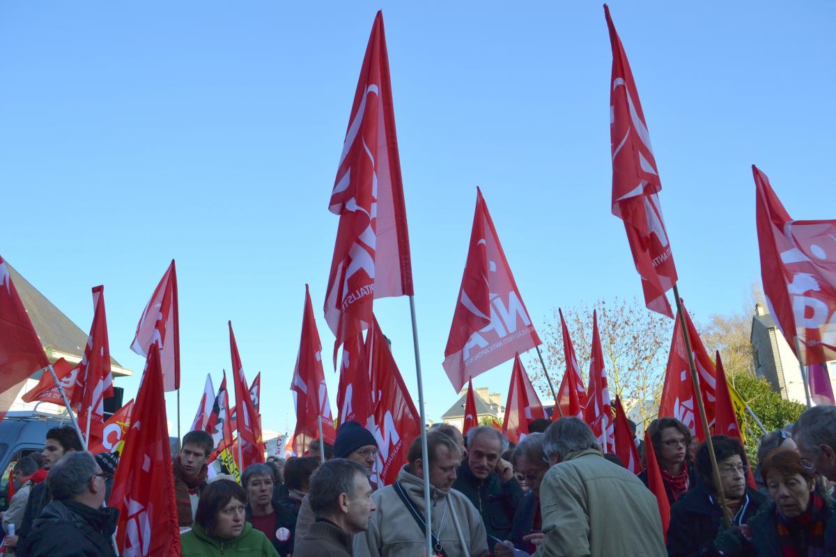 Groupe de personnes, cortège du NPA