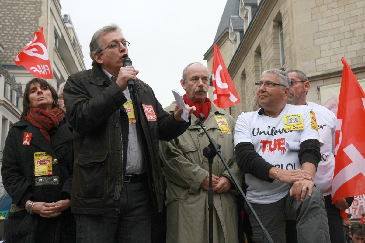 Intervention de Pierre Laurent pour le Front de Gauche. Christine Poupin présente sur la tribune ne pourra apporter le soutien du NPA