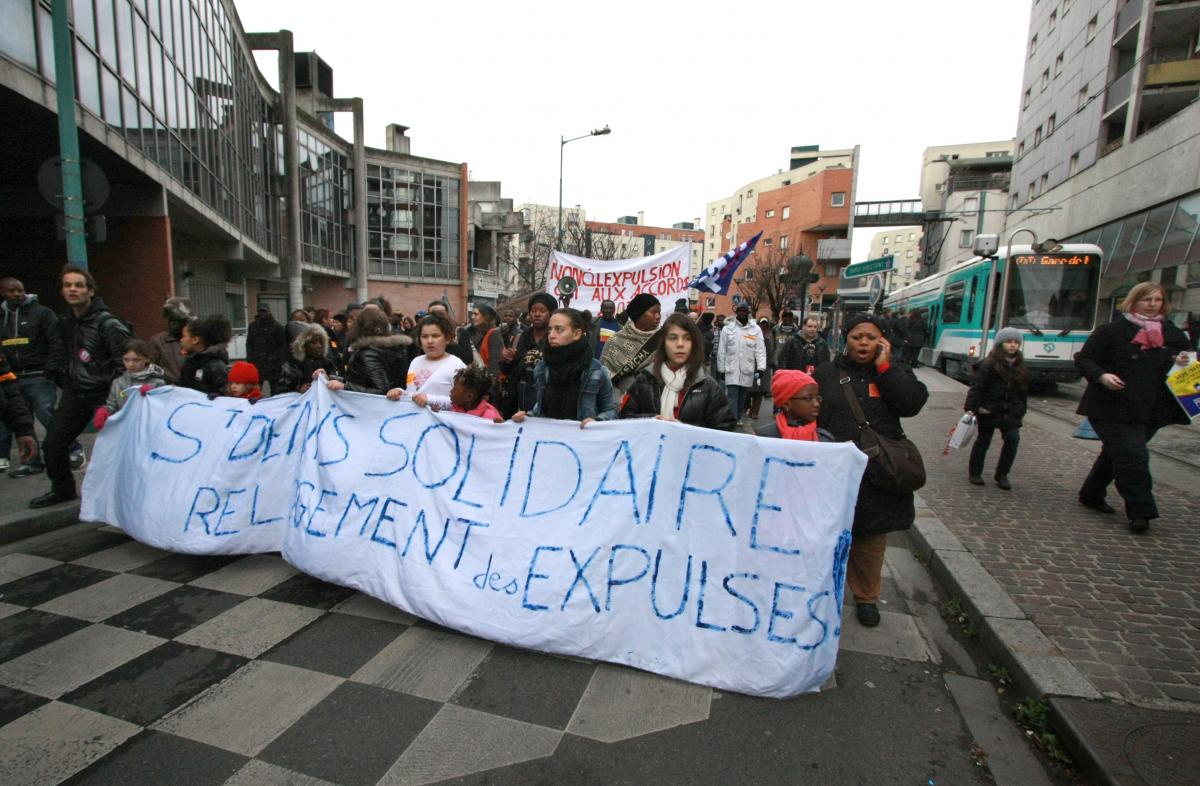 la manifestation dans les rues de Saint-Denis