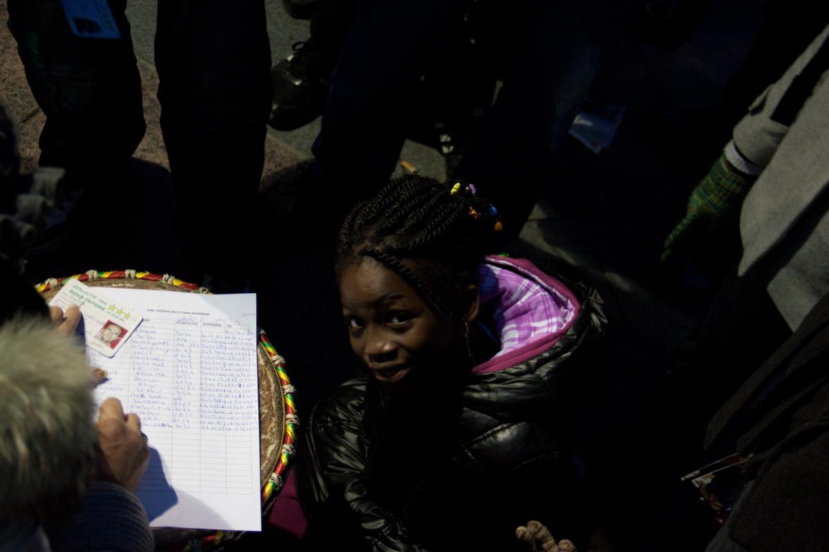 Gamine sans-papiers.