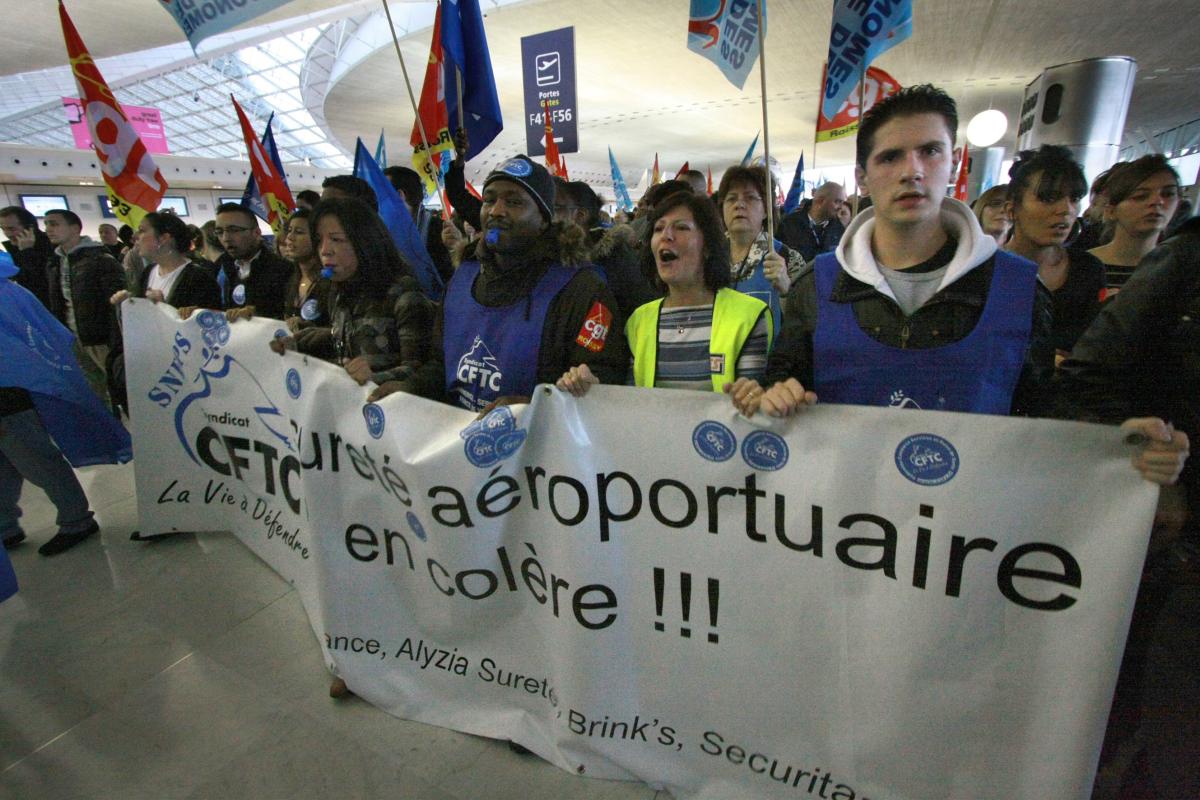 La manifestation dans l'aérogare
