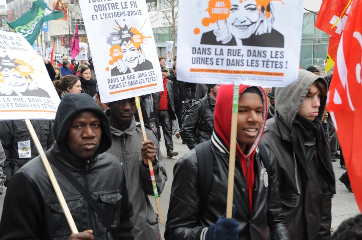 Pancarte Tous unis contre le Front National