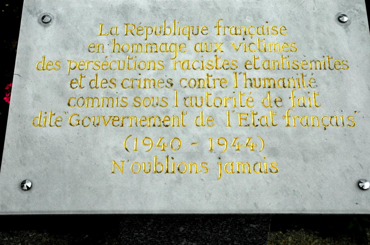 Plaque commémorative victimes des persécutions racistes et antisémites (1940-1944)