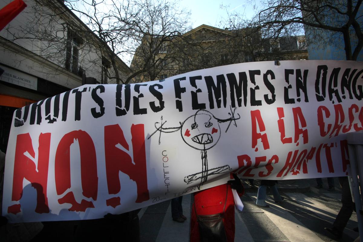 Banderole NON à la casse des hopitaux