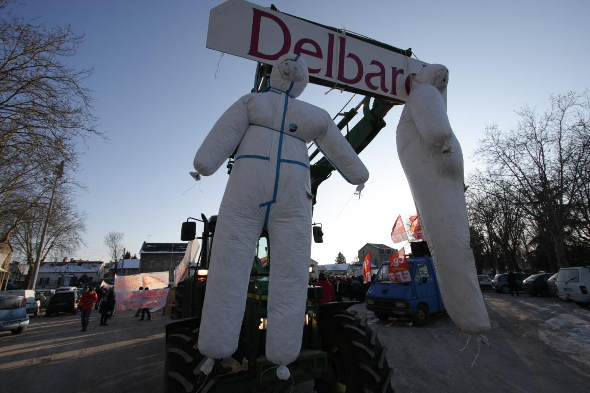 Un tracteur Delbard en tête de la manifestation