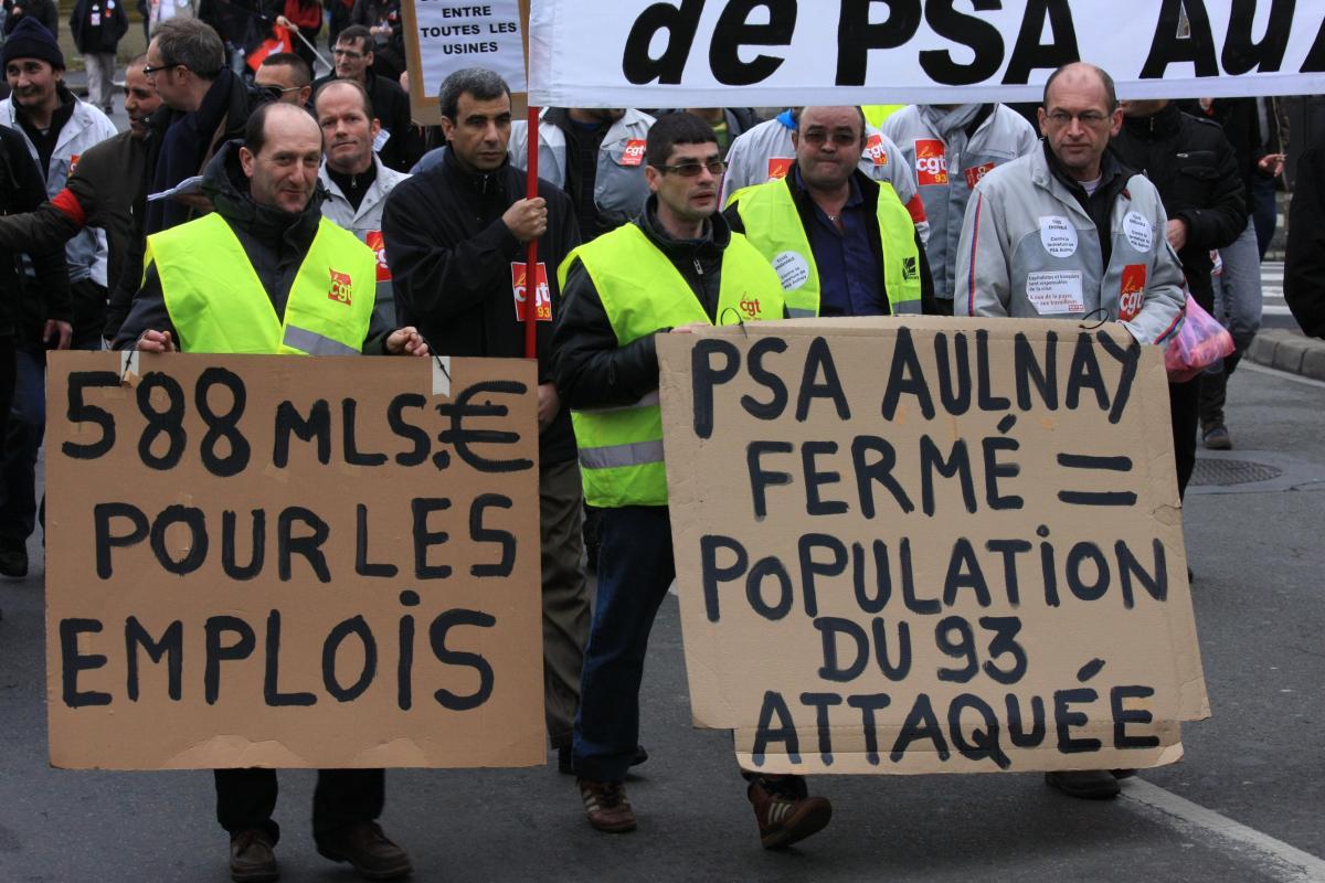 pancartes PSA Aulnay fermé = population du 93 attaquée
