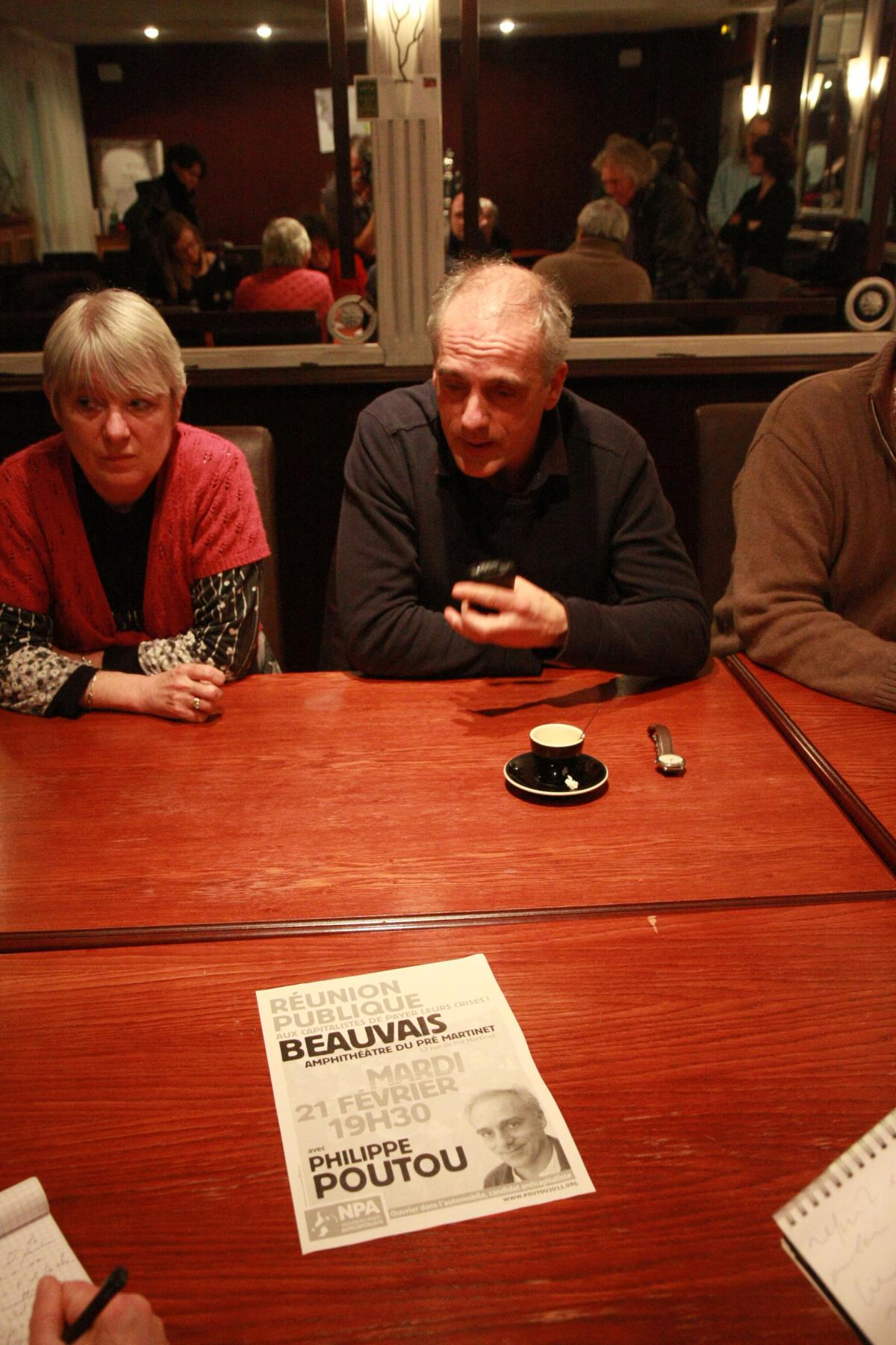 Conférence de presse au café de la paix place Jeanne Hachette