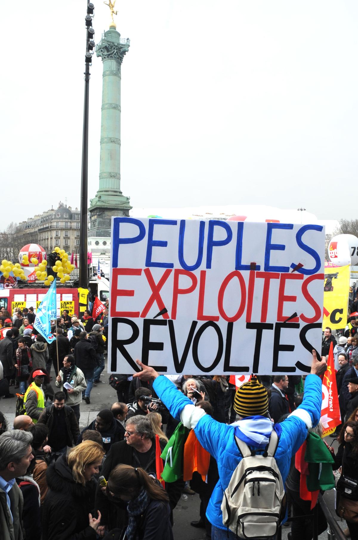 Bastille pancarte Peuples Exploités Revoltés