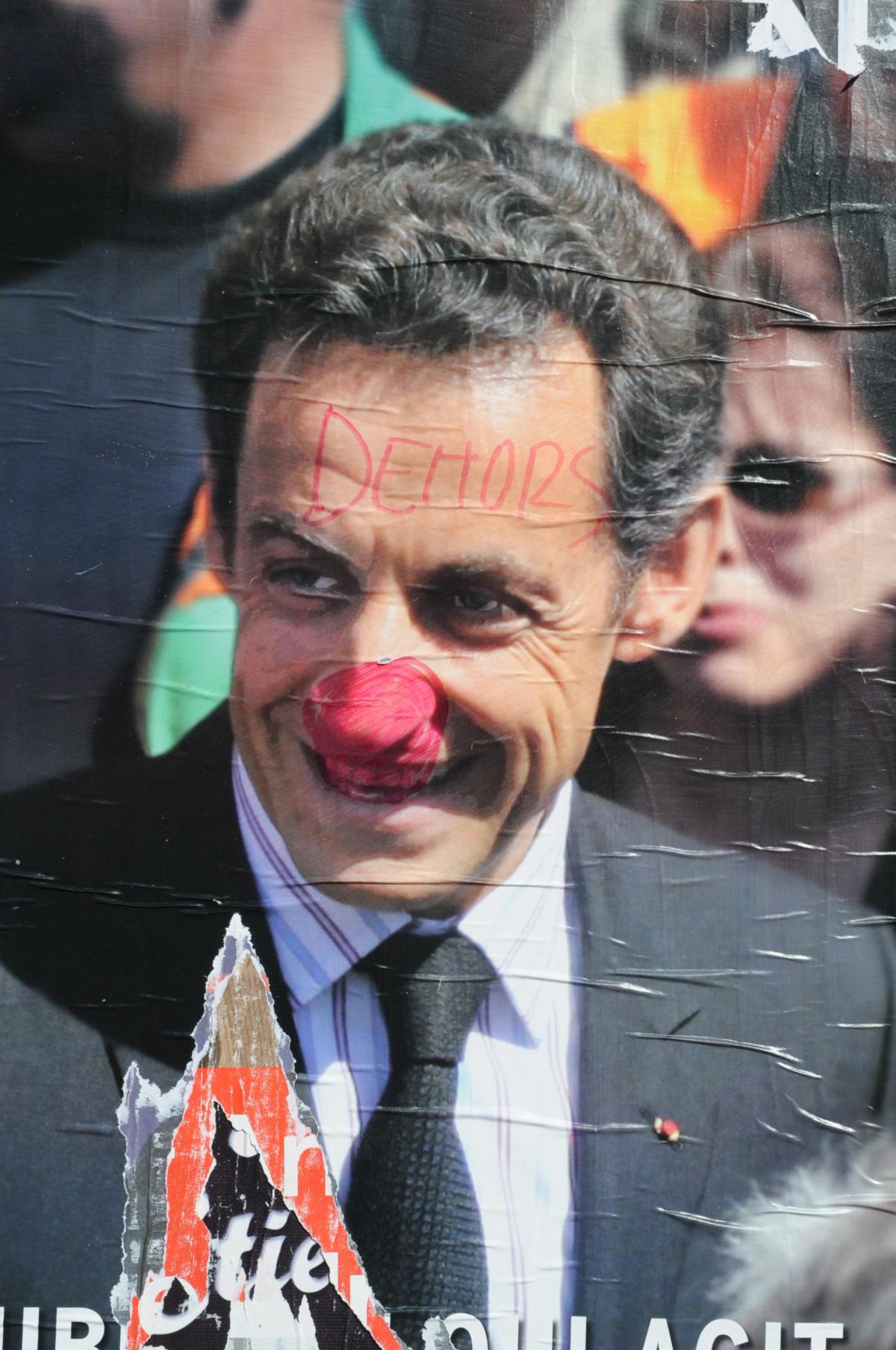 Graffiti sur Affiche de Nicolas Sarkozy