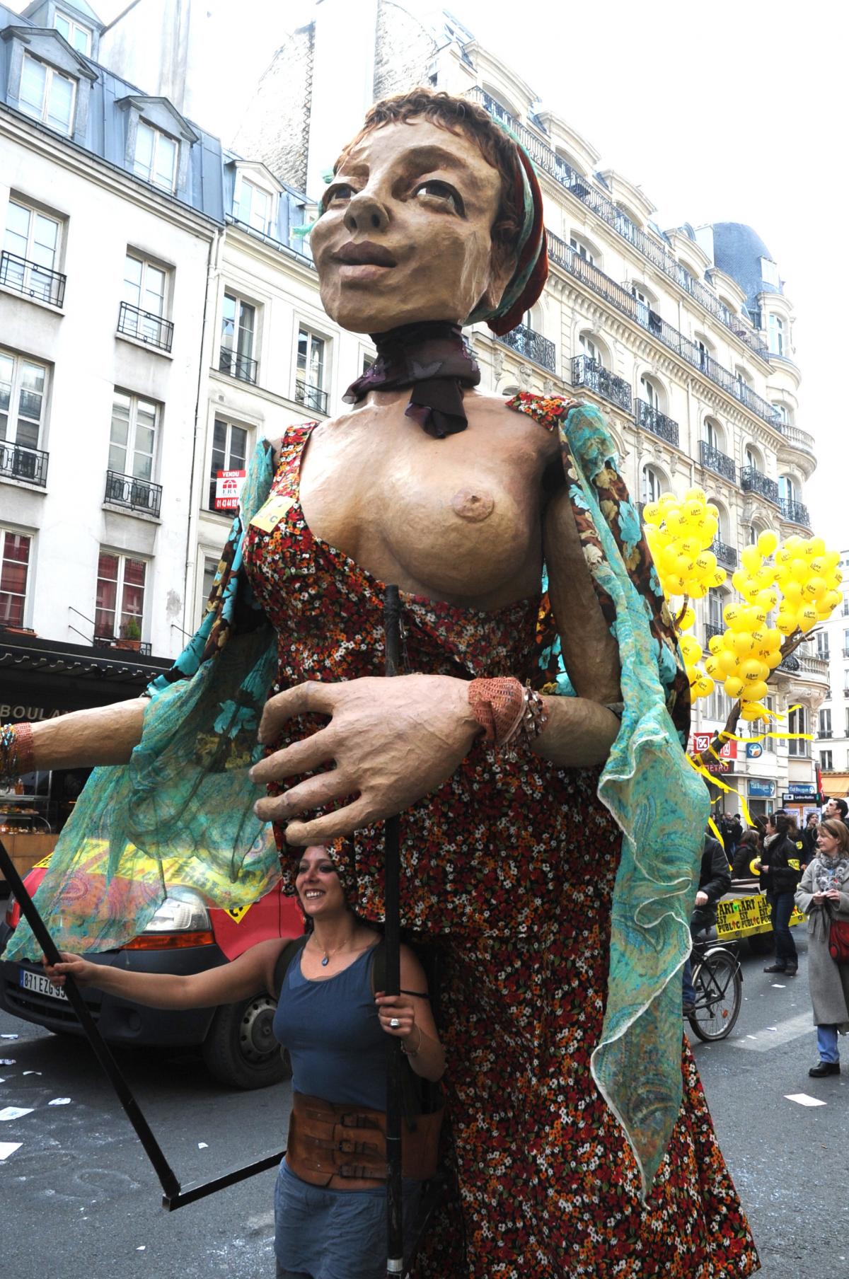 marionette l'Art est Public
