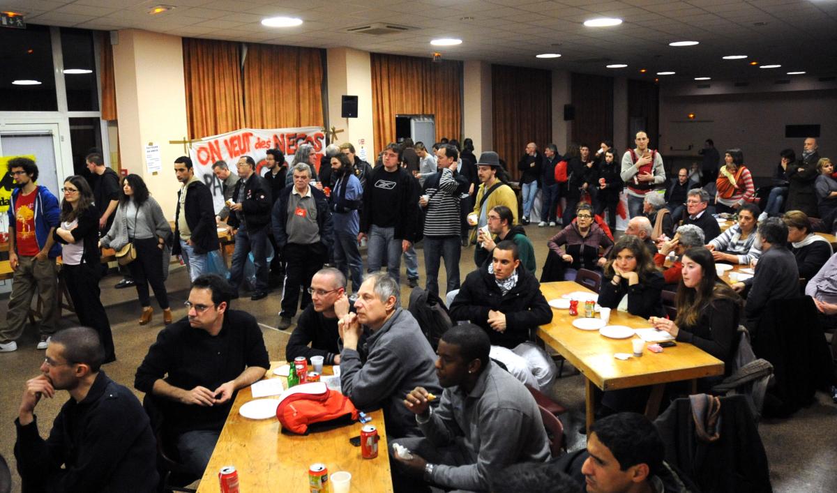 salle à la Fête de soutien aux postiers en grève du 92