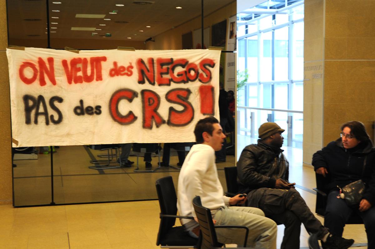 banderole on veut des négos pas de Crs!