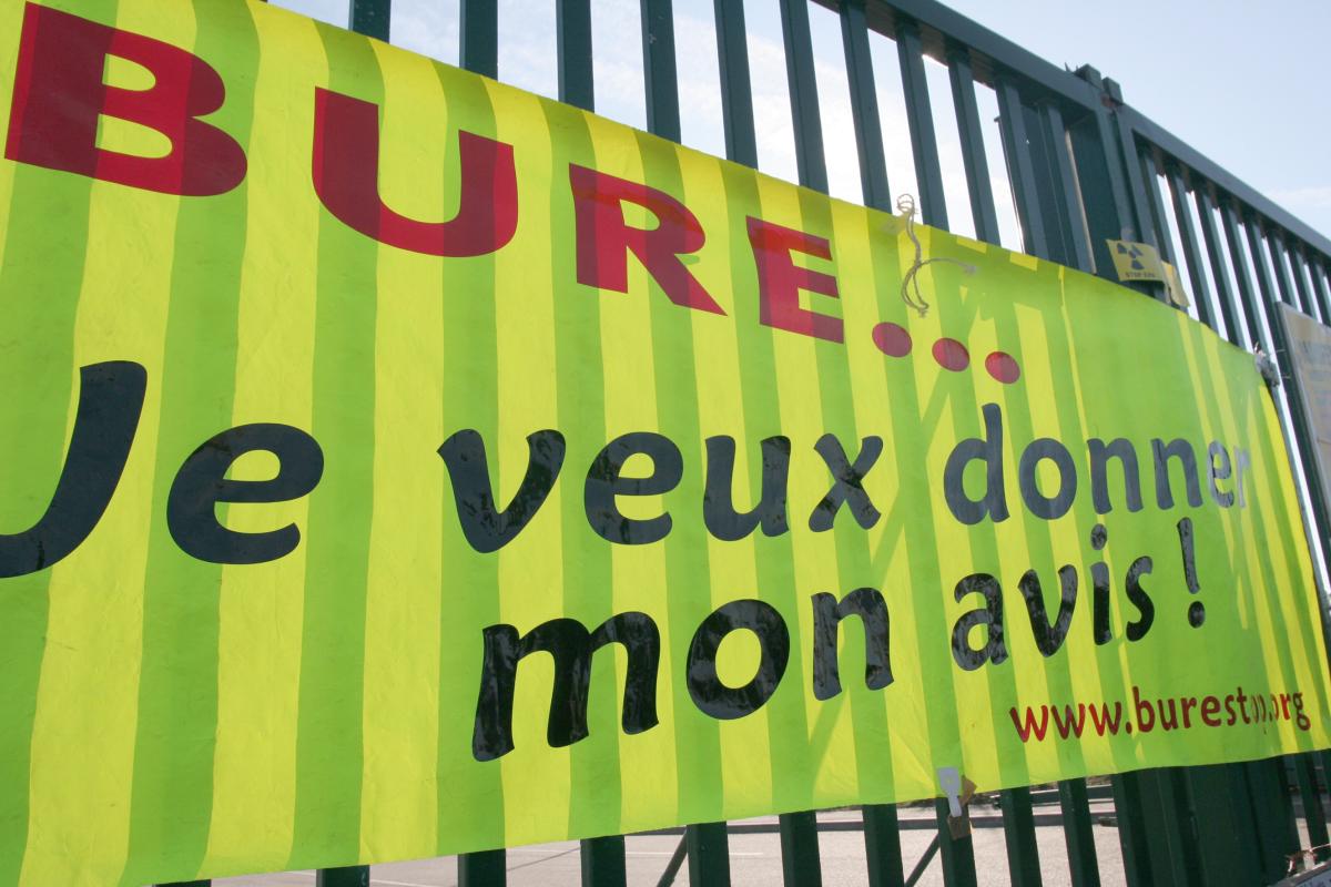 Rassemblement devant le centre d'enfouissement des déchets de BURE
