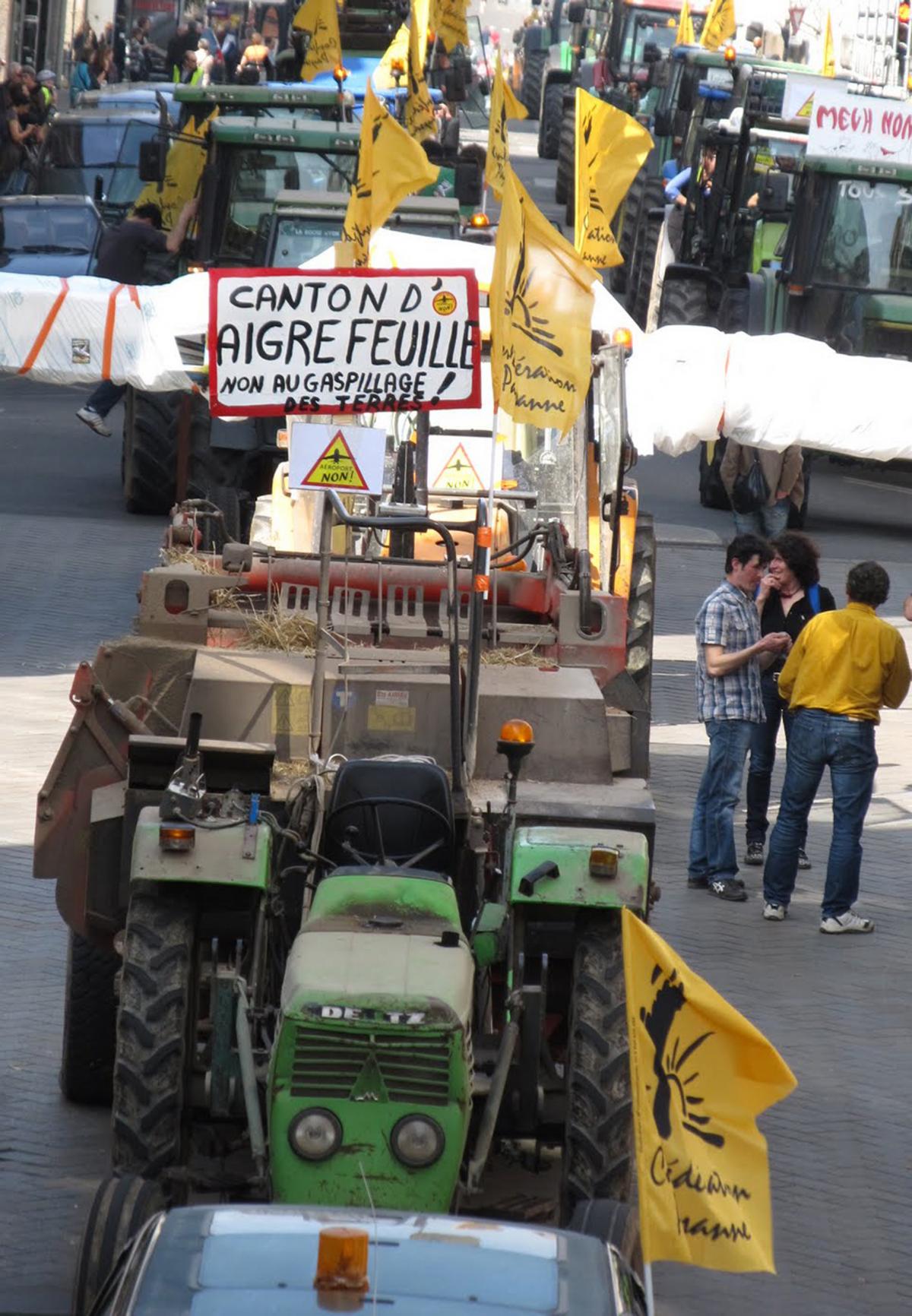 les tracteurs dans la ville
