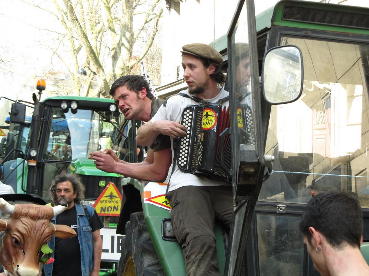 Les tracteurs dans la ville