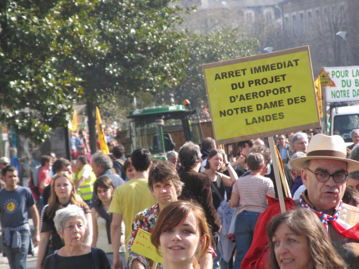 Pancarte Arrêt du projet d'aéroport à Notre Dame des Landes